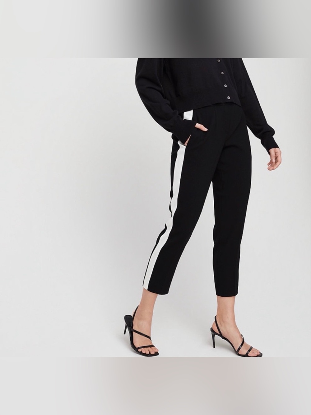 Aritzia Babaton Dexter Pant Black with White Stripe
size medium